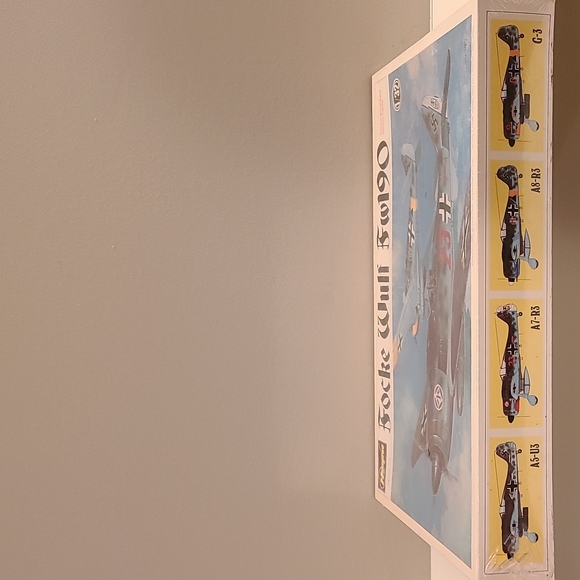 Hasegawa- Focke Wulf Fw190 German Fighter - Picture 6 of 14